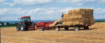 //assets.cnhindustrial.com/caseih/NAFTA/NAFTAASSETS/Products/Balers/Small-Square-Balers/General_Images/SBX520-00401.jpg?width=410&height=171