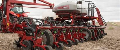 //assets.cnhindustrial.com/caseih/NAFTA/NAFTAASSETS/Products/Planting-and-Seeding/2000-Series-Early-Riser-Planter/Images/2000%20Series%20Planters_0066_04-15.jpg?width=410&height=171
