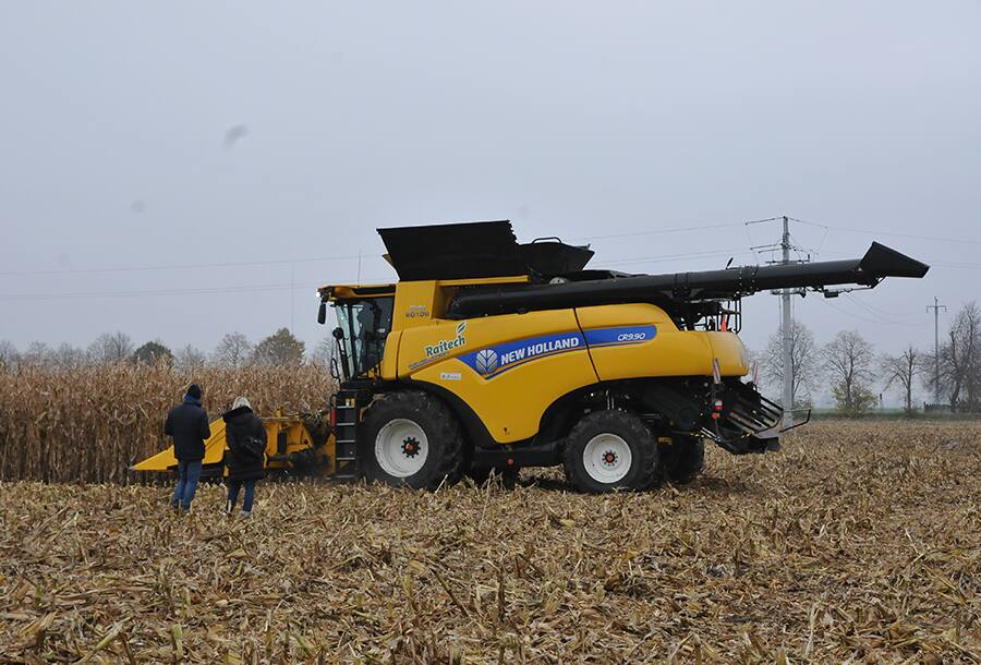 Zbiór Kukurydzy Kombajnem Cr 990 Revelation Marka New Holland Zaprosiła Na Pokazy Terenowe Nhag 9232