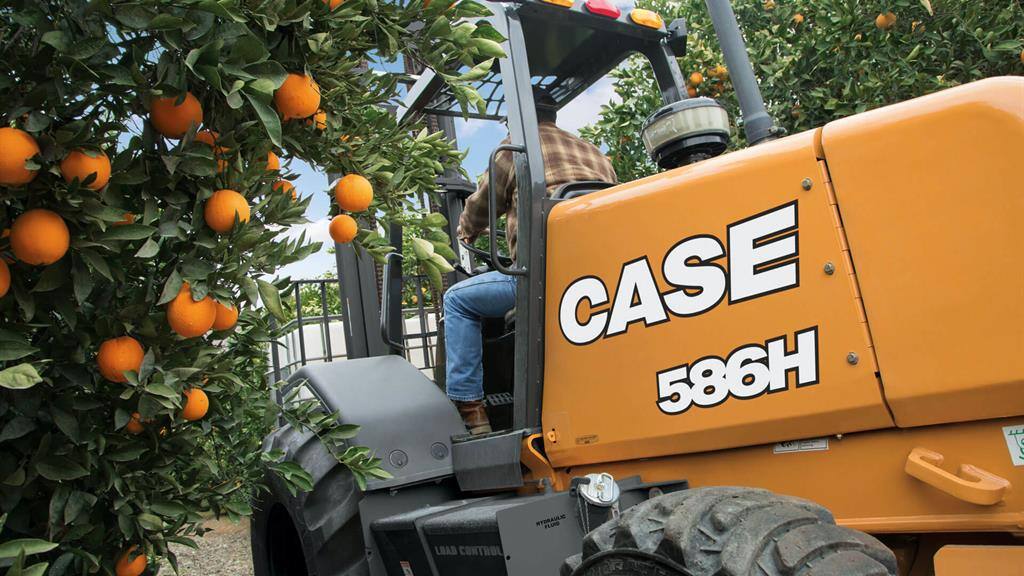 https://assets.cnhindustrial.com/casece/nafta/assets/Products/Forklifts/586H-3028.jpg