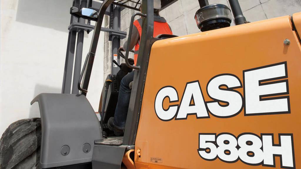 https://assets.cnhindustrial.com/casece/nafta/assets/Products/Forklifts/588H_outside-63_T4F.jpg
