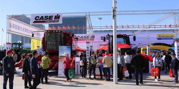 Xinjiang hand-over ceremony for the first of 70 Case IH Magnum™ tractors
