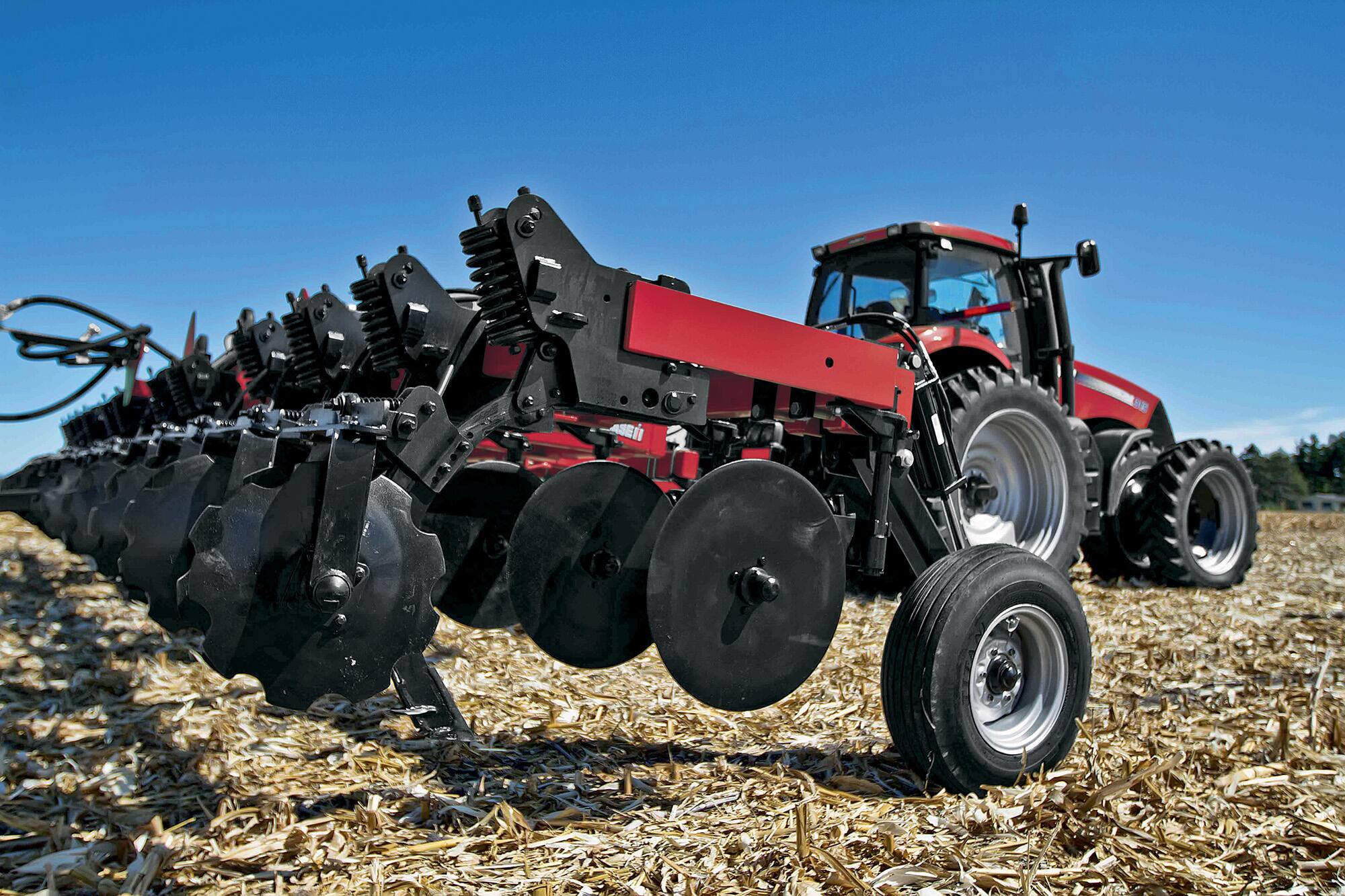 8" CASE IH 305 WITH APPLICATOR AND AMMONIA TANK 