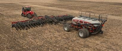 //assets.cnhindustrial.com/caseih/NAFTA/NAFTAASSETS/Products/Planting-and-Seeding/5-Series-Precision-Air-Carts/General-Images/3555%20Air%20Cart_800%20Hoe%20Drill_1369_06-15.jpg?width=410&height=171