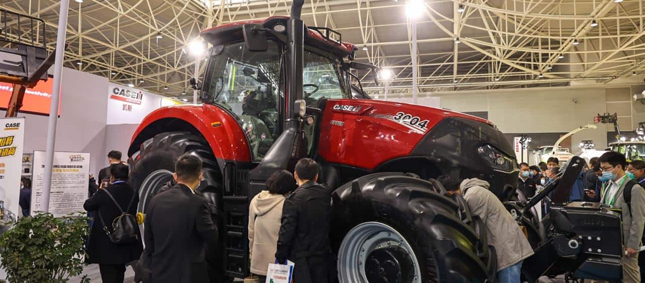 全新展示！ 凯斯Optum CVXDrive 拖拉机亮相2021中国国际农业机械展览会