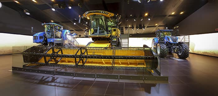 new-holland-agriculture-at-expo-pavillion-04.jpg