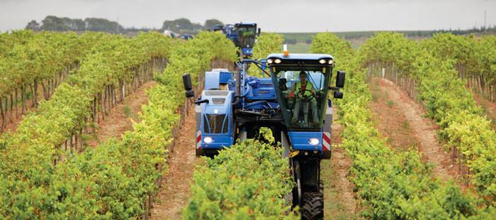 braud-9090x-vine-harvester-the-era-of-intelligent-grape-harvesting-begins-01.jpg