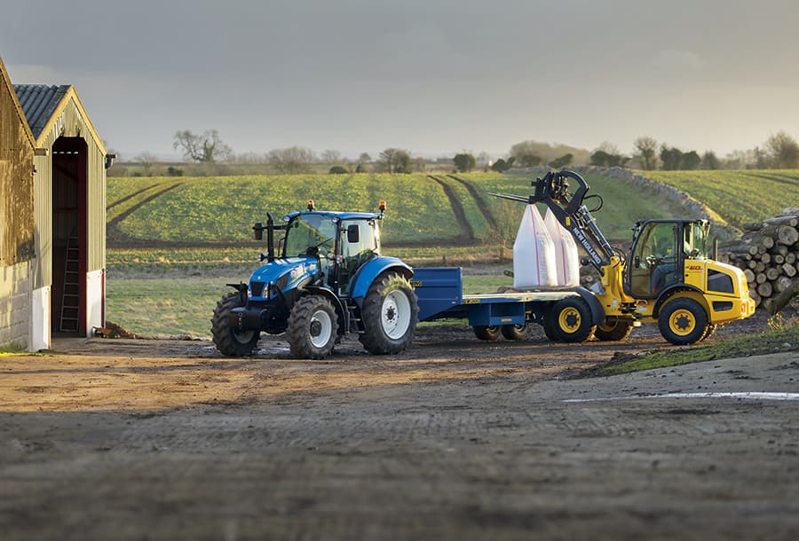 NEW HOLLAND LANCIA LA NUOVA PALA GOMMATA COMPATTA: UNA NUOVA SOLUZIONE PER LA MOVIMENTAZIONE DEI MATERIALI AGRICOLI New-holland-launches-compact-wheel-loaders-at-sima-2015-01