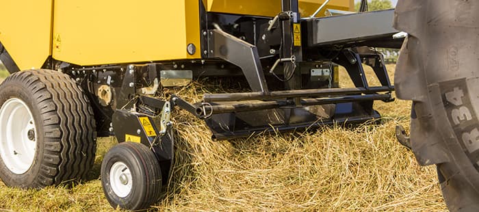 br-round-baler-pick-up-and-feeding